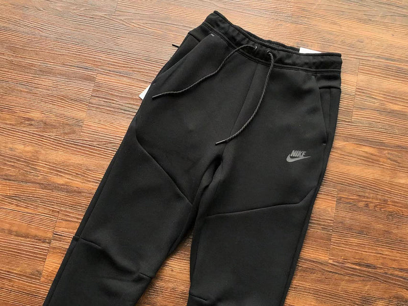 NIKE TECH FLEECE PANTS x BLACK - Phantom Kicks