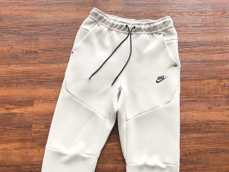 NIKE TECH FLEECE PANTS x CREAMY WHITE - Phantom Kicks