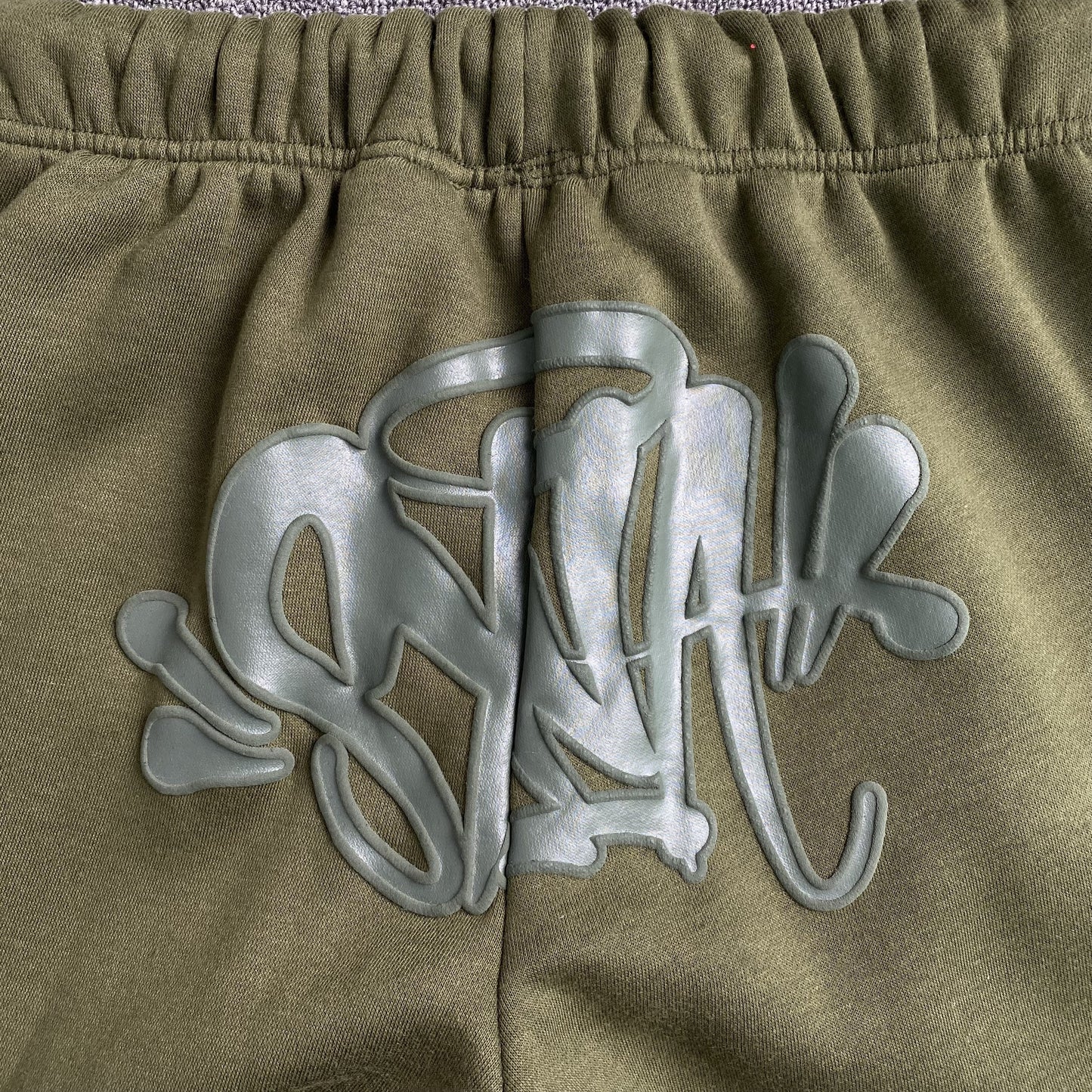 SYNA WORLD SYNA LOGO SWEATPANTS SAGE - Phantom Kicks