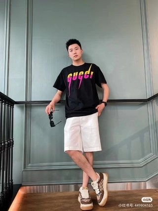 Gucci T-shirt with Retro Logo (Black) - Phantom Kicks