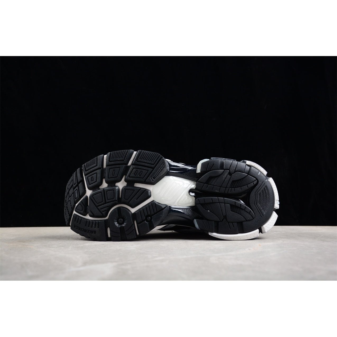 BALENCIAGA RUNNER x BLACK WHITE - Phantom Kicks
