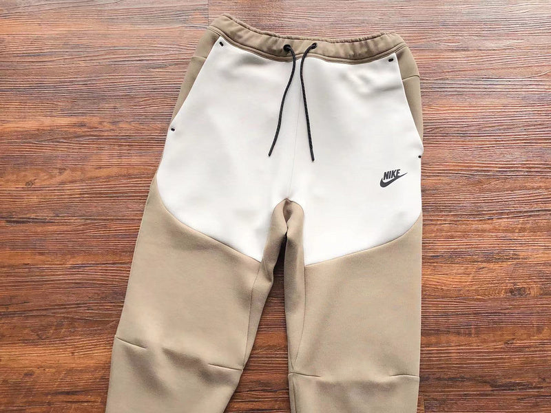 NIKE TECH FLEECE PANTS x SANDALWOOD/LIGHT BONE WHITE - Phantom Kicks