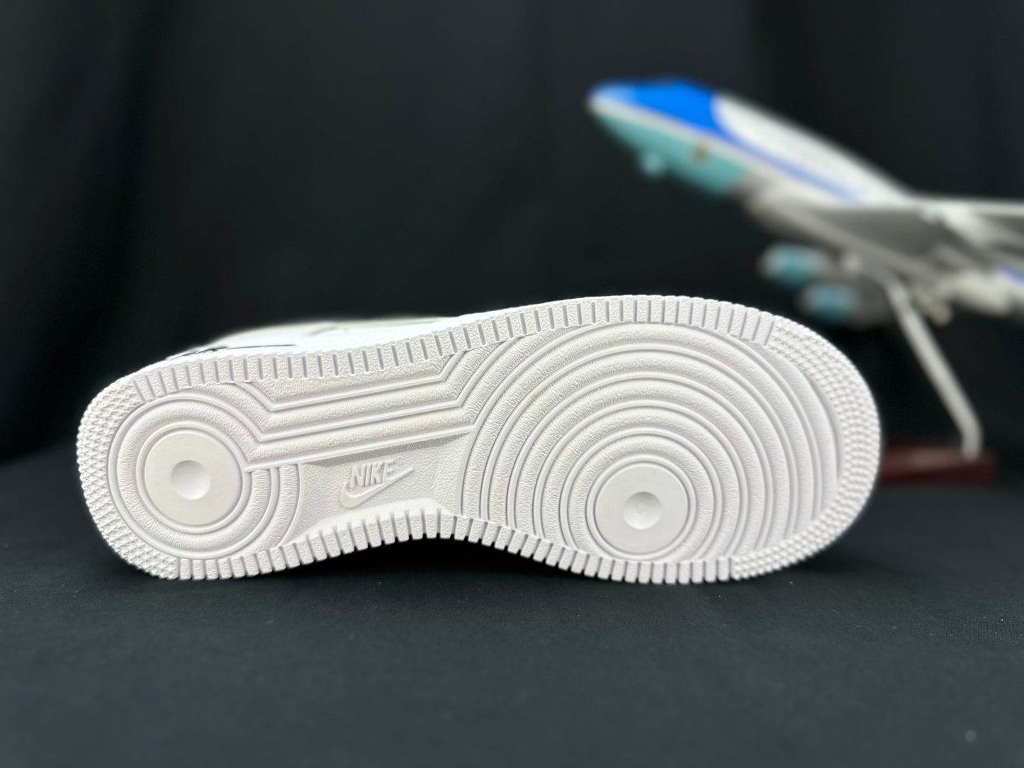 NIKE AIR FORCE 1 "Double Swoosh White/Black" - Phantom Kicks