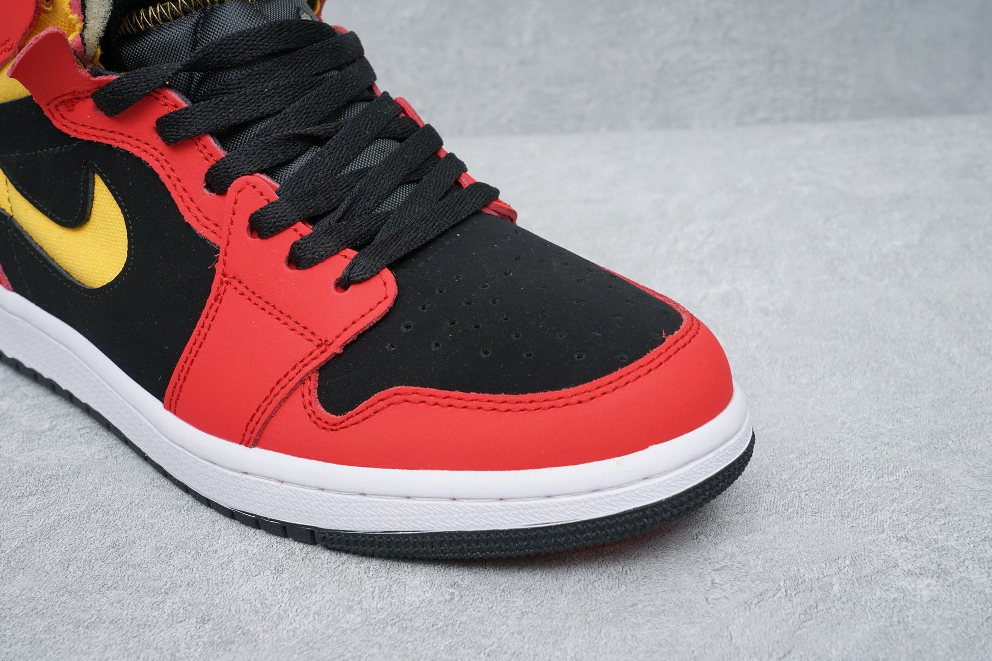 JORDAN 1 HIGH ZOOM AIR CMFT x BLACK CHILE RED - Phantom Kicks