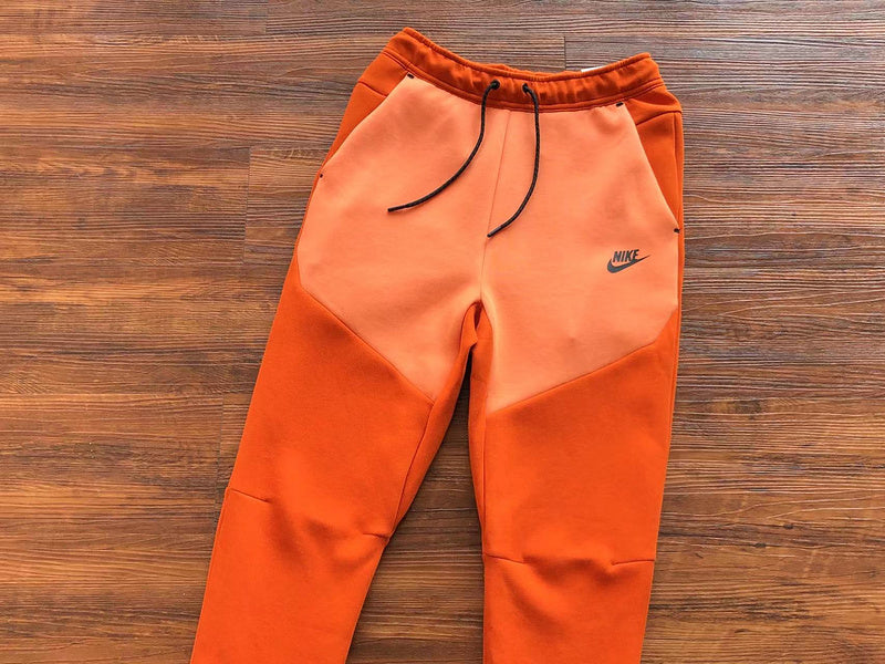 NIKE TECH FLEECE PANTS x CAMPFIRE ORANGE - Phantom Kicks