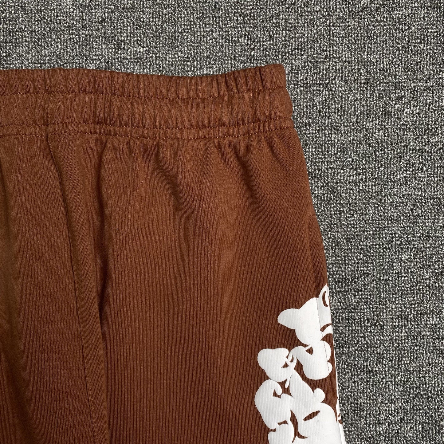 DENIM TEARS COTTON WREATH SWEATPANTS BROWN - Phantom Kicks