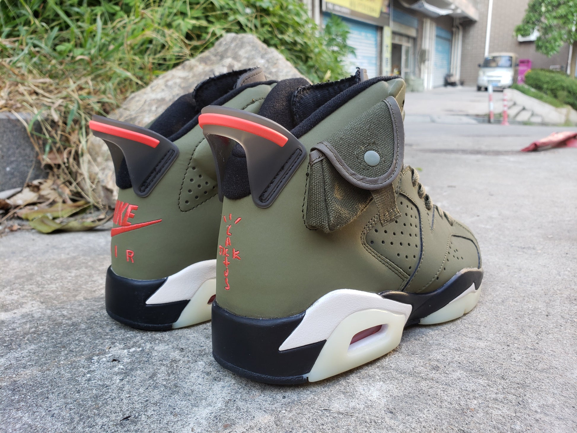 Jordan 6 Retro "Travis Scott - Medium Olive" - Phantom Kicks