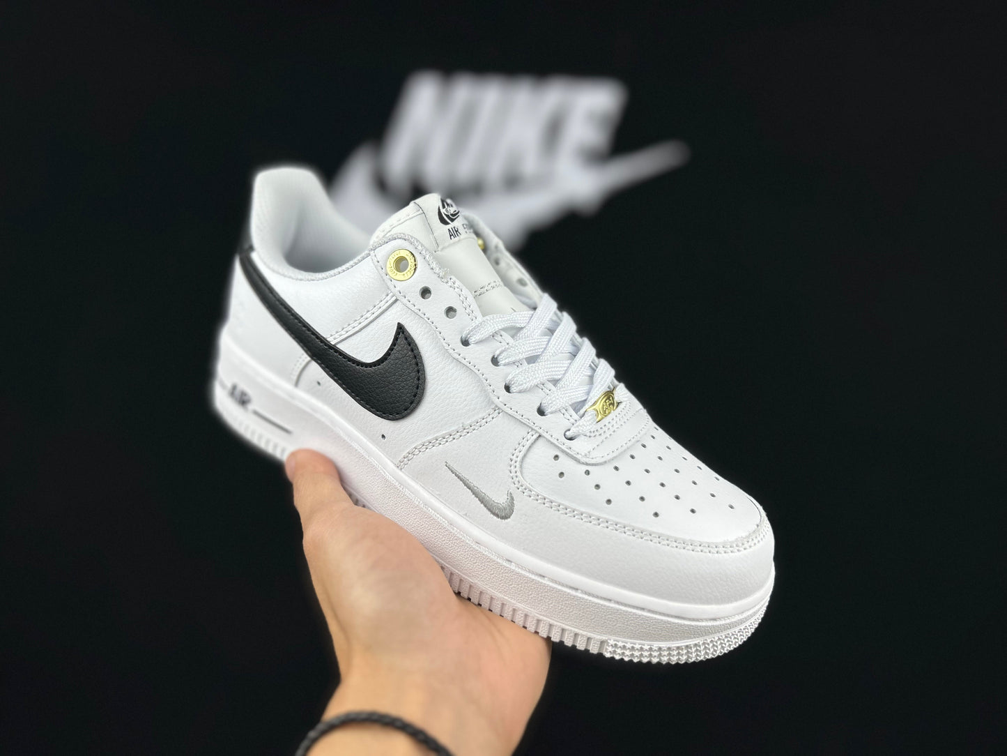 NIKE AIR FORCE 1 "White/Black" - Phantom Kicks