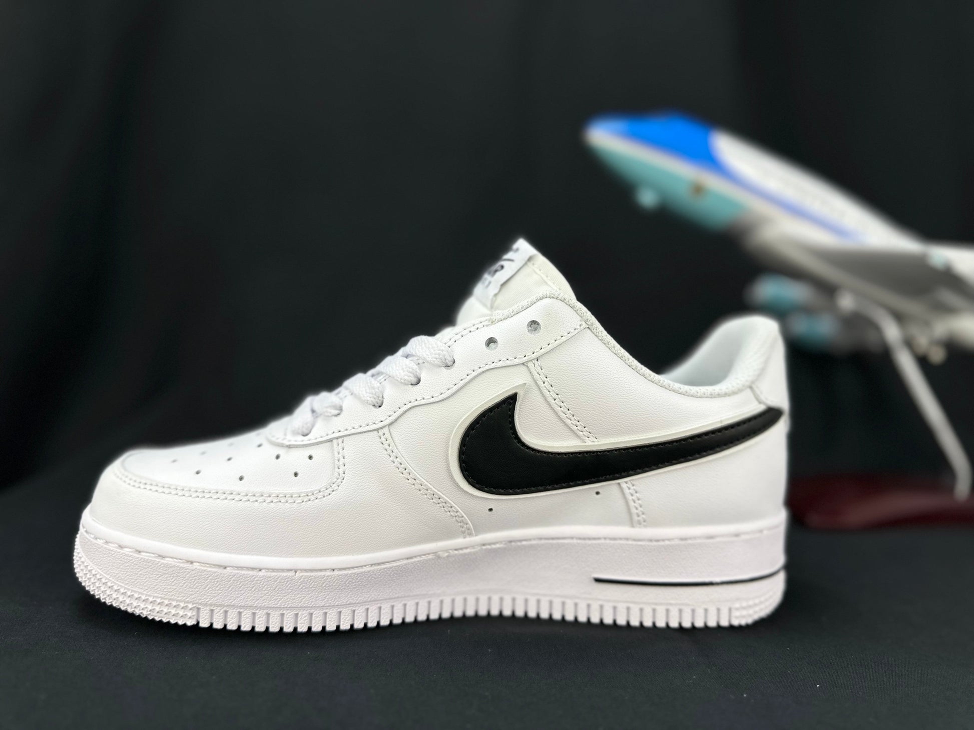 NIKE AIR FORCE 1 "Double Swoosh White/Black" - Phantom Kicks