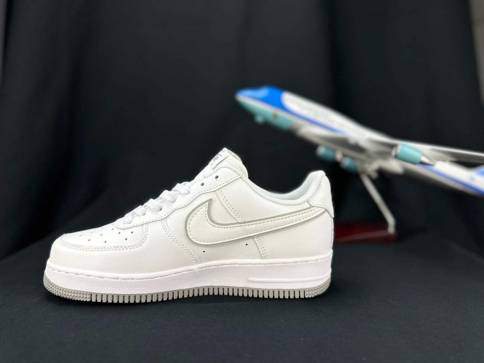 NIKE AIR FORCE 1 "Double Swoosh White/Grey" - Phantom Kicks