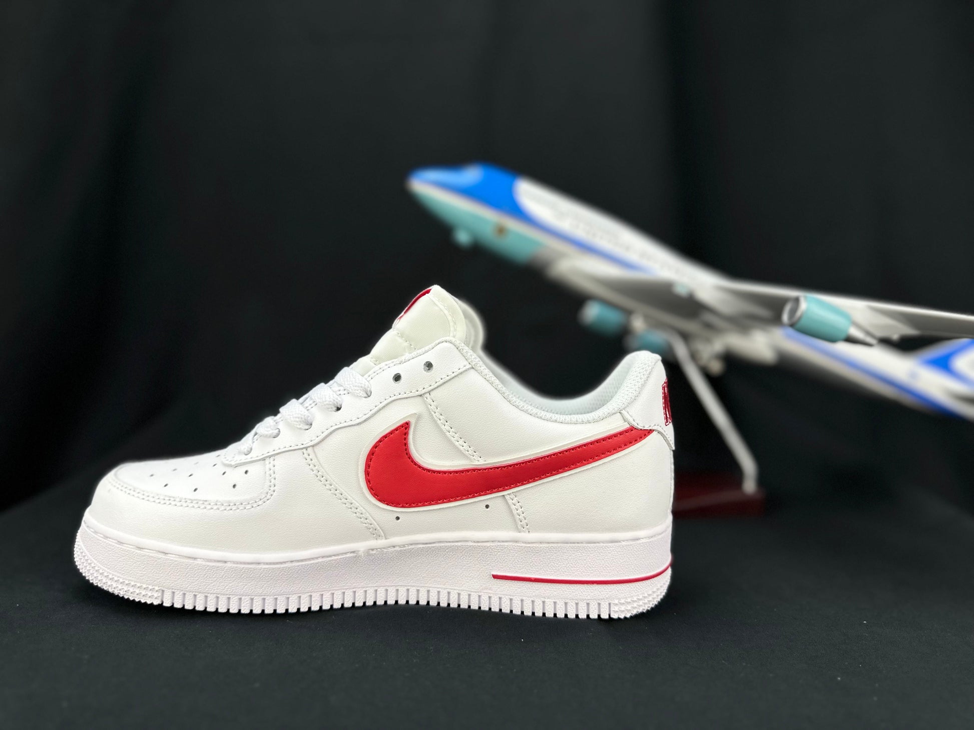 NIKE AIR FORCE 1 "Double Swoosh White/Red" - Phantom Kicks