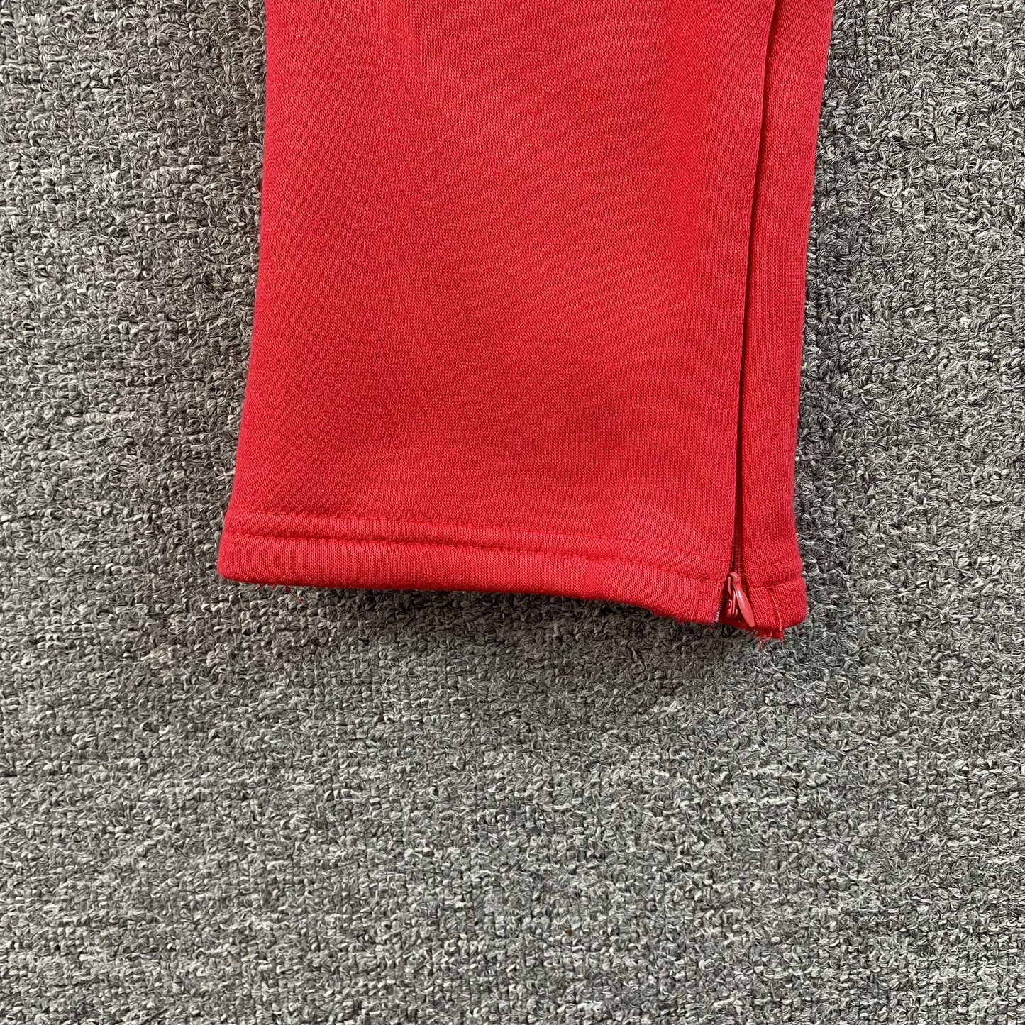 SYNA WORLD SWEATPANTS RED - Phantom Kicks