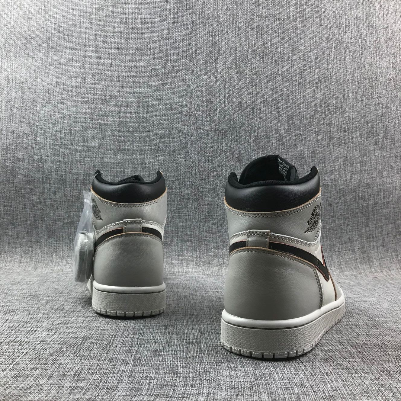 JORDAN 1 RETRO HIGH OG DEFIANT x SB NYC TO PARIS - Phantom Kicks
