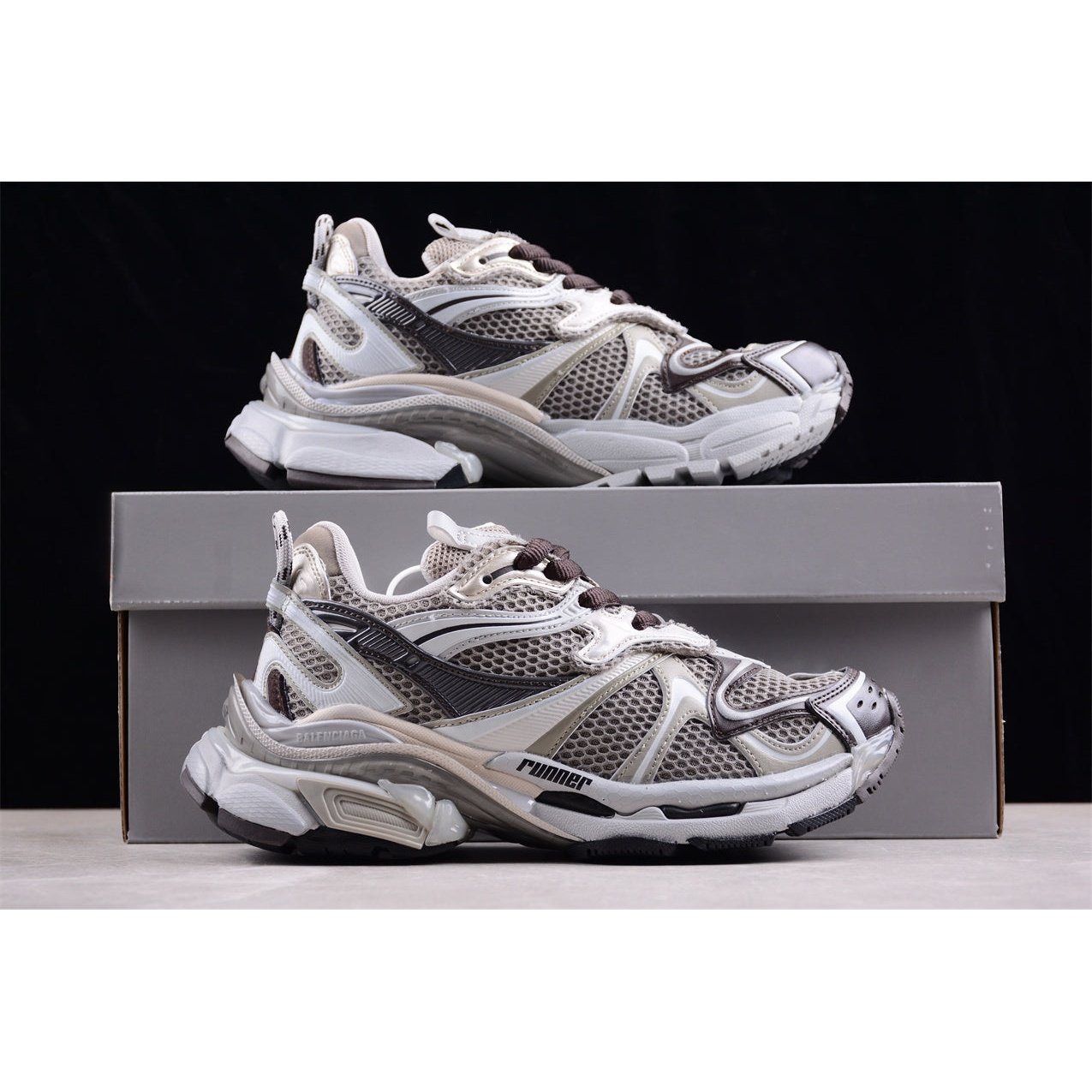 BALENCIAGA RUNNER x TAUPE MIX - Phantom Kicks