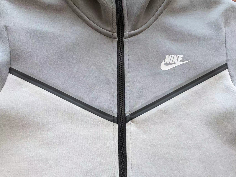 NIKE TECH FLEECE HOODIE x GREY/WHITE - Phantom Kicks