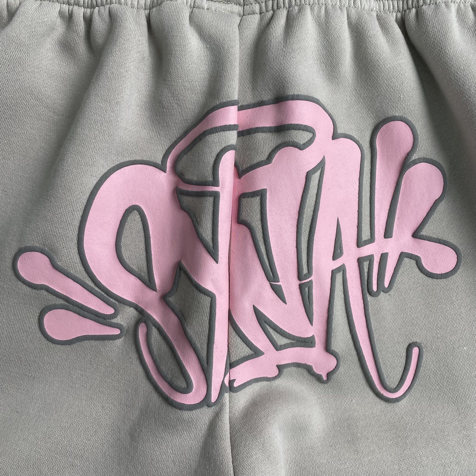 SYNA WORLD SYNA LOGO SWEATPANTS GREY PINK - Phantom Kicks