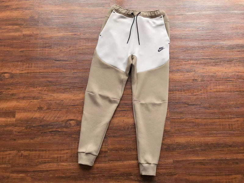 NIKE TECH FLEECE PANTS x SANDALWOOD/LIGHT BONE WHITE - Phantom Kicks