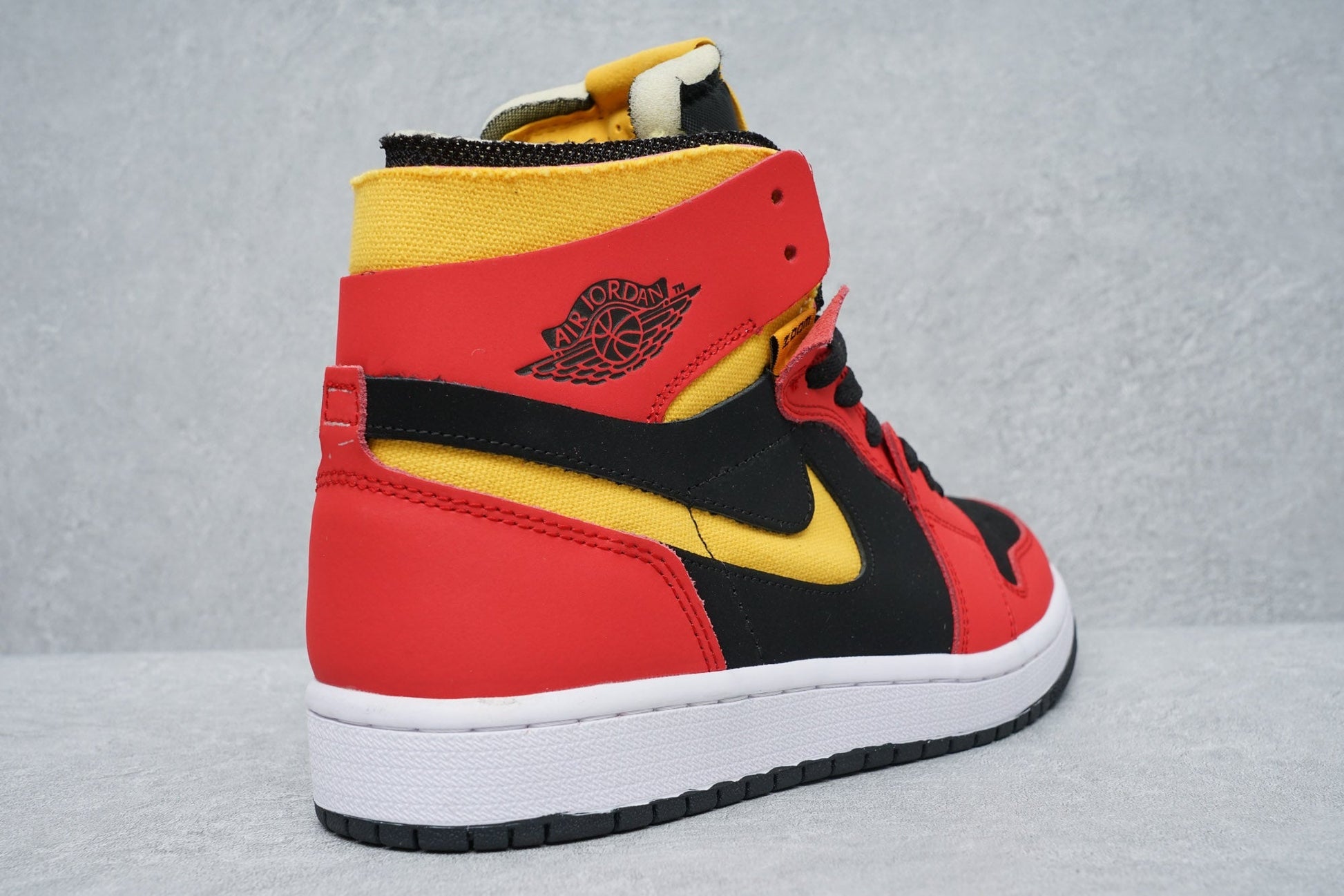JORDAN 1 HIGH ZOOM AIR CMFT x BLACK CHILE RED - Phantom Kicks