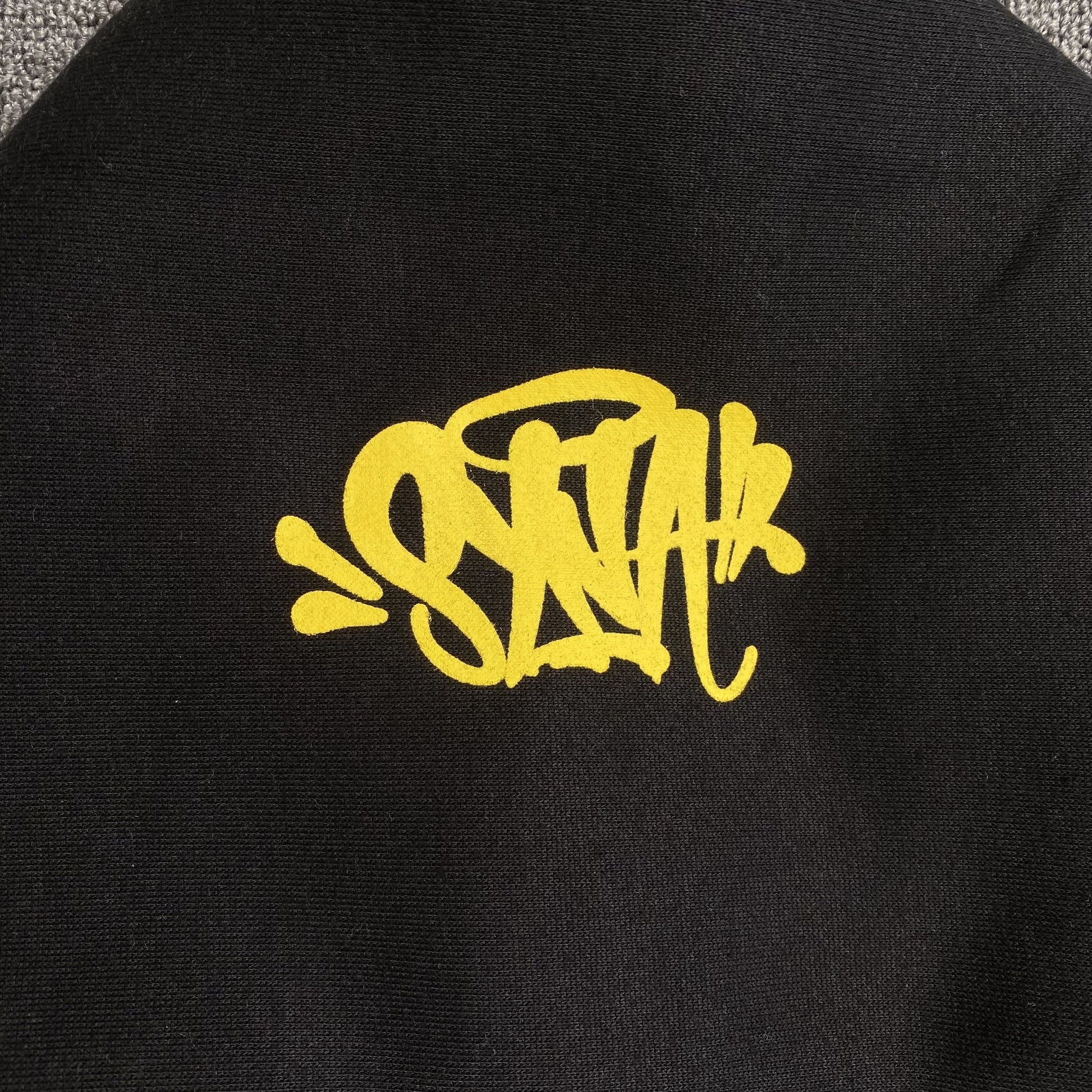 SYNA WORLD COLLEGE HOODIE BLACK - Phantom Kicks