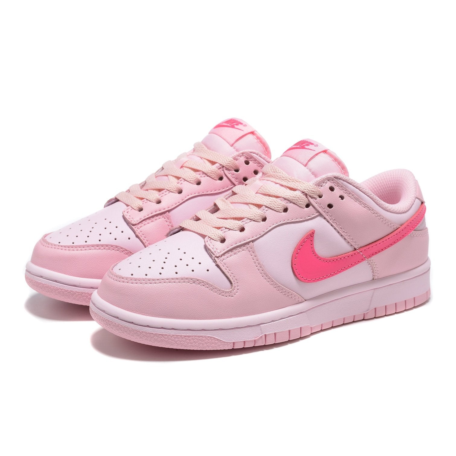 NIKE DUNK LOW x TRIPLE PINK - Phantom Kicks