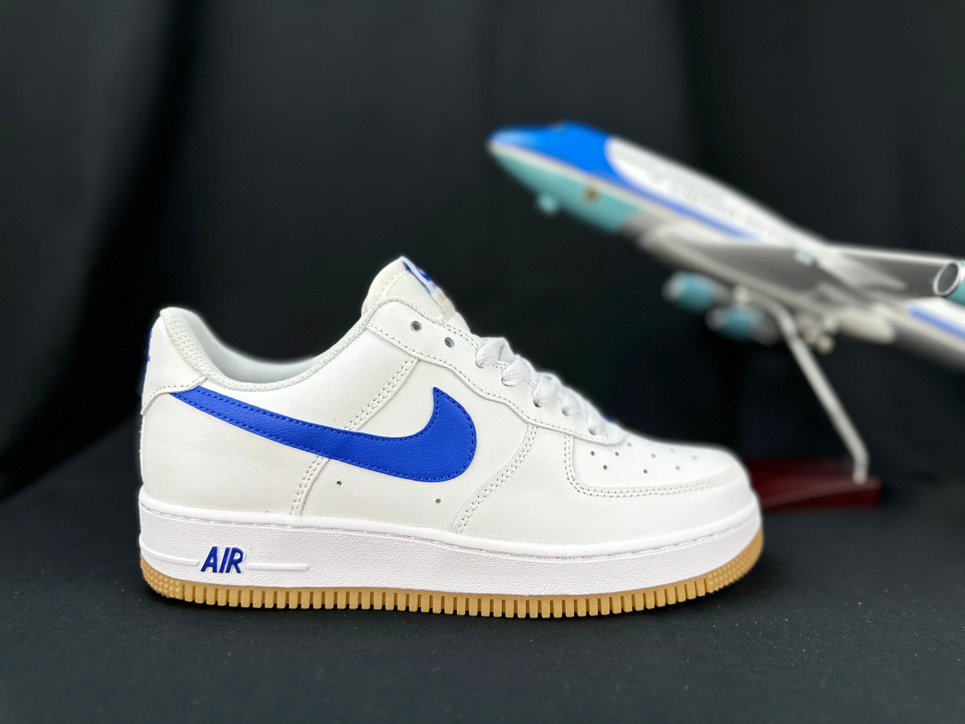 NIKE AIR FORCE 1 "Gum Sole White/Blue" - Phantom Kicks