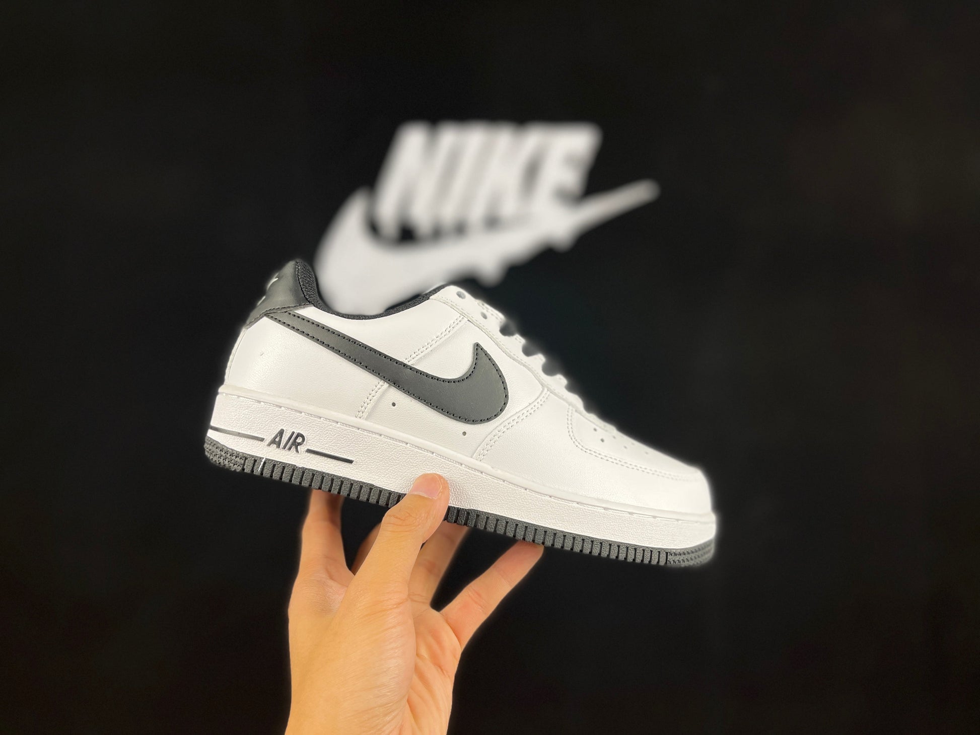 NIKE AIR FORCE 1 Low "Leather OG White/Black" - Phantom Kicks