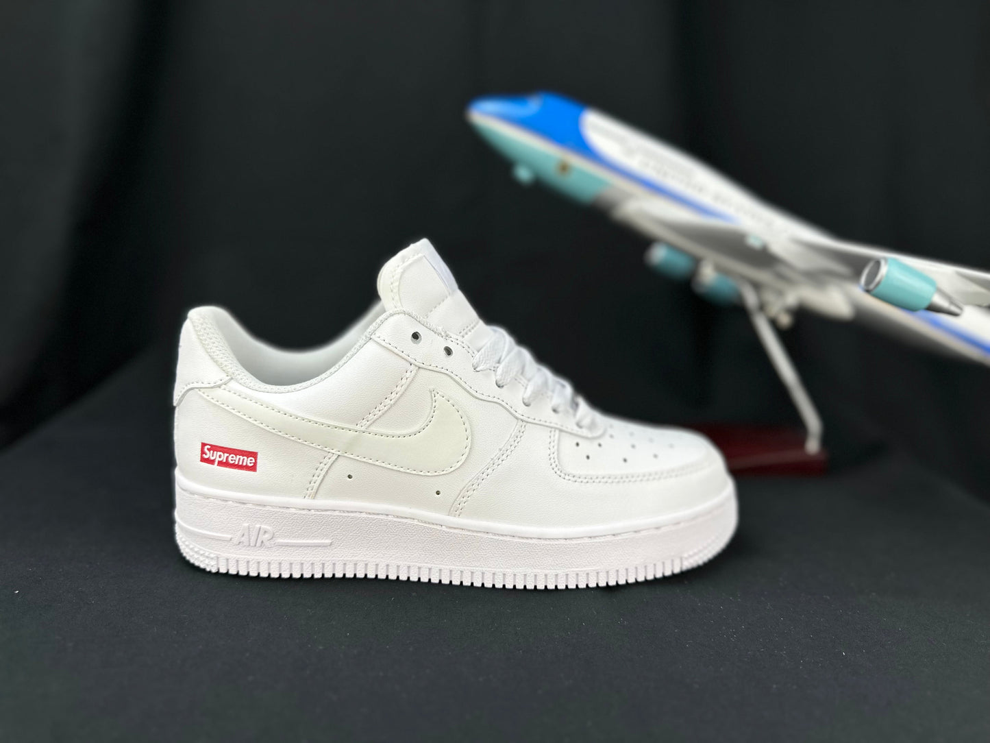 NIKE AIR FORCE 1 Supreme "White" - Phantom Kicks