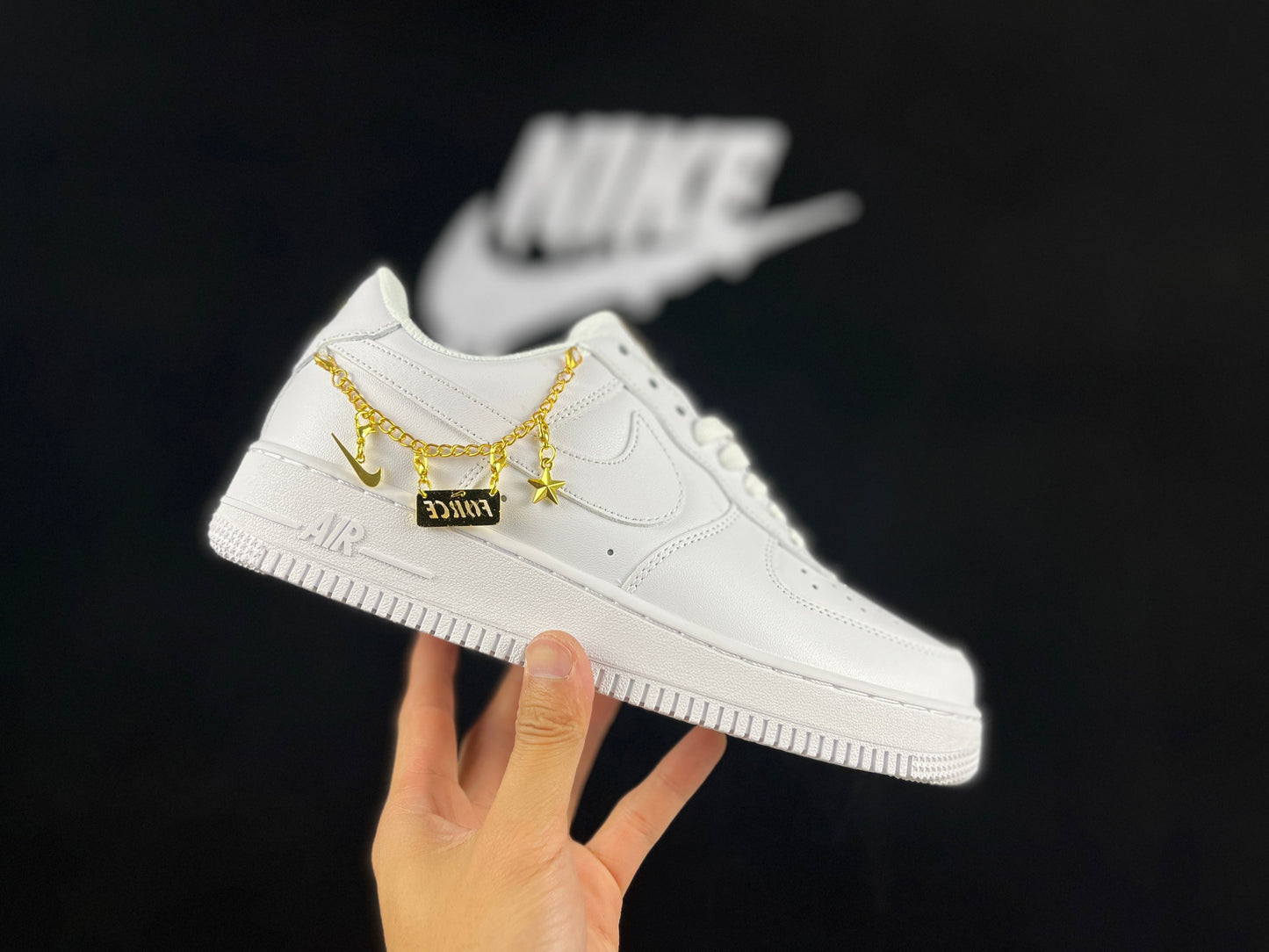 NIKE AIR FORCE 1 Low "Gold Chain" - Phantom Kicks
