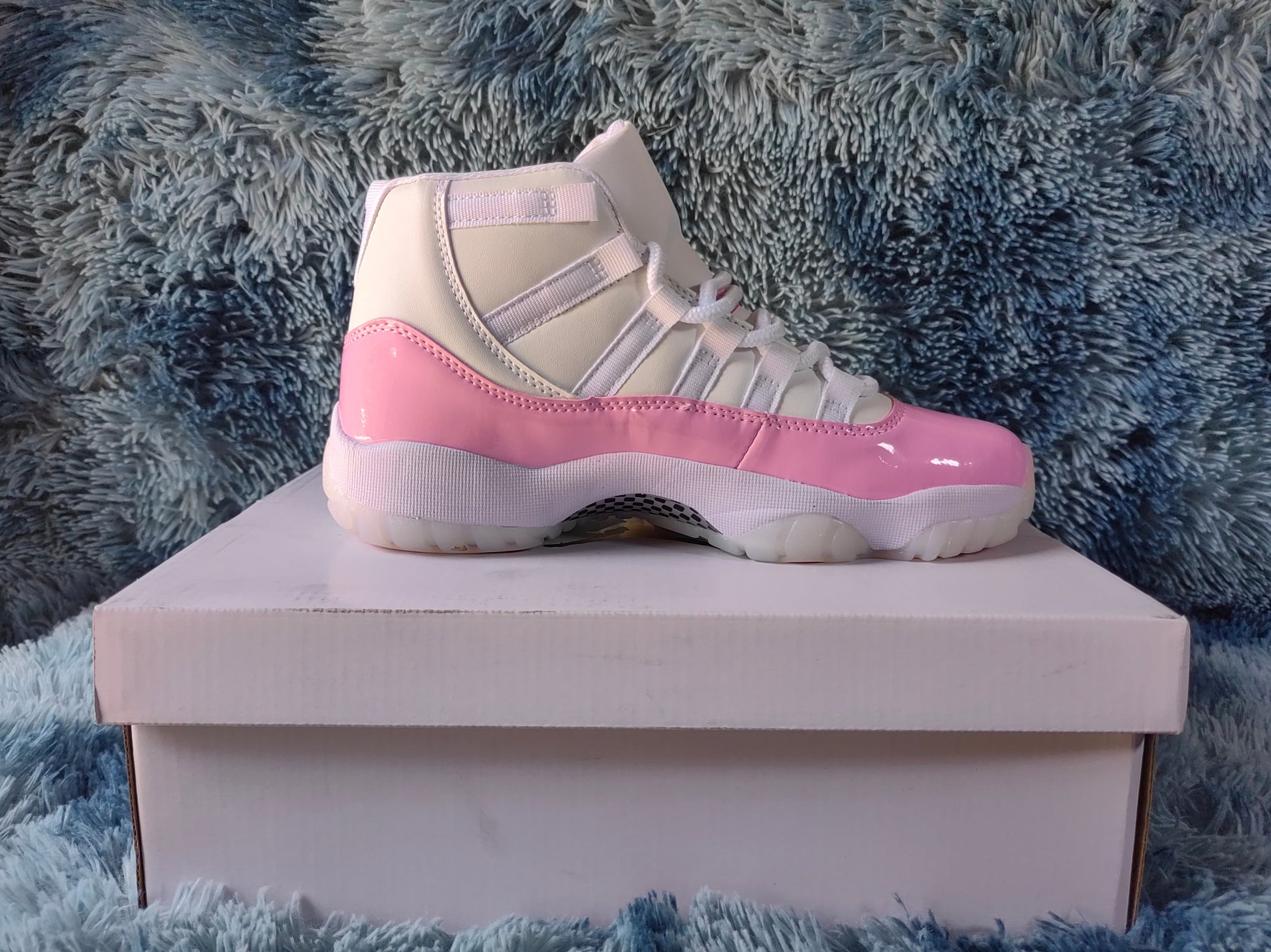 JORDAN 11 Pink - Phantom Kicks