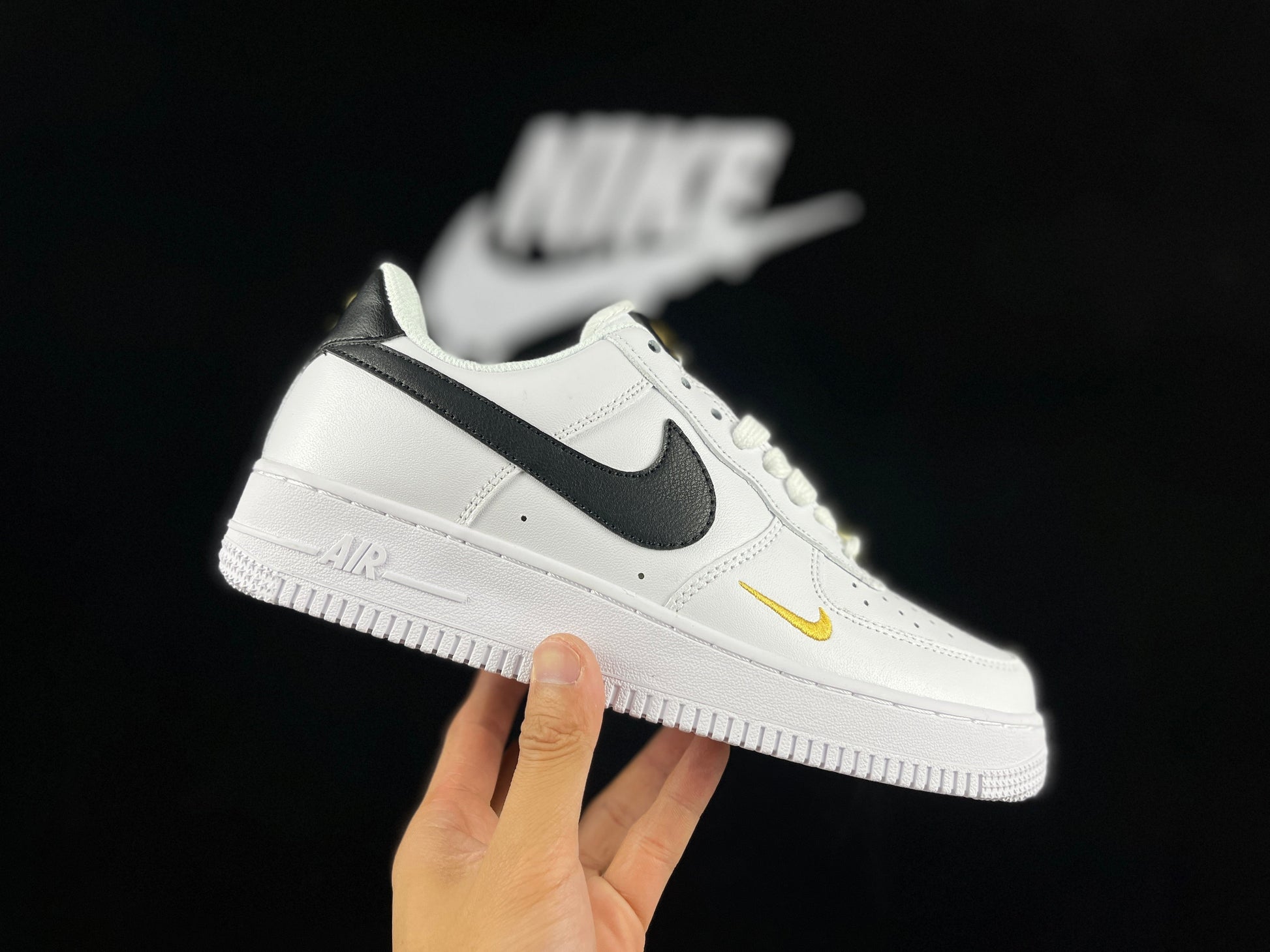 NIKE AIR FORCE 1 "Mini Swoosh White/Black" - Phantom Kicks