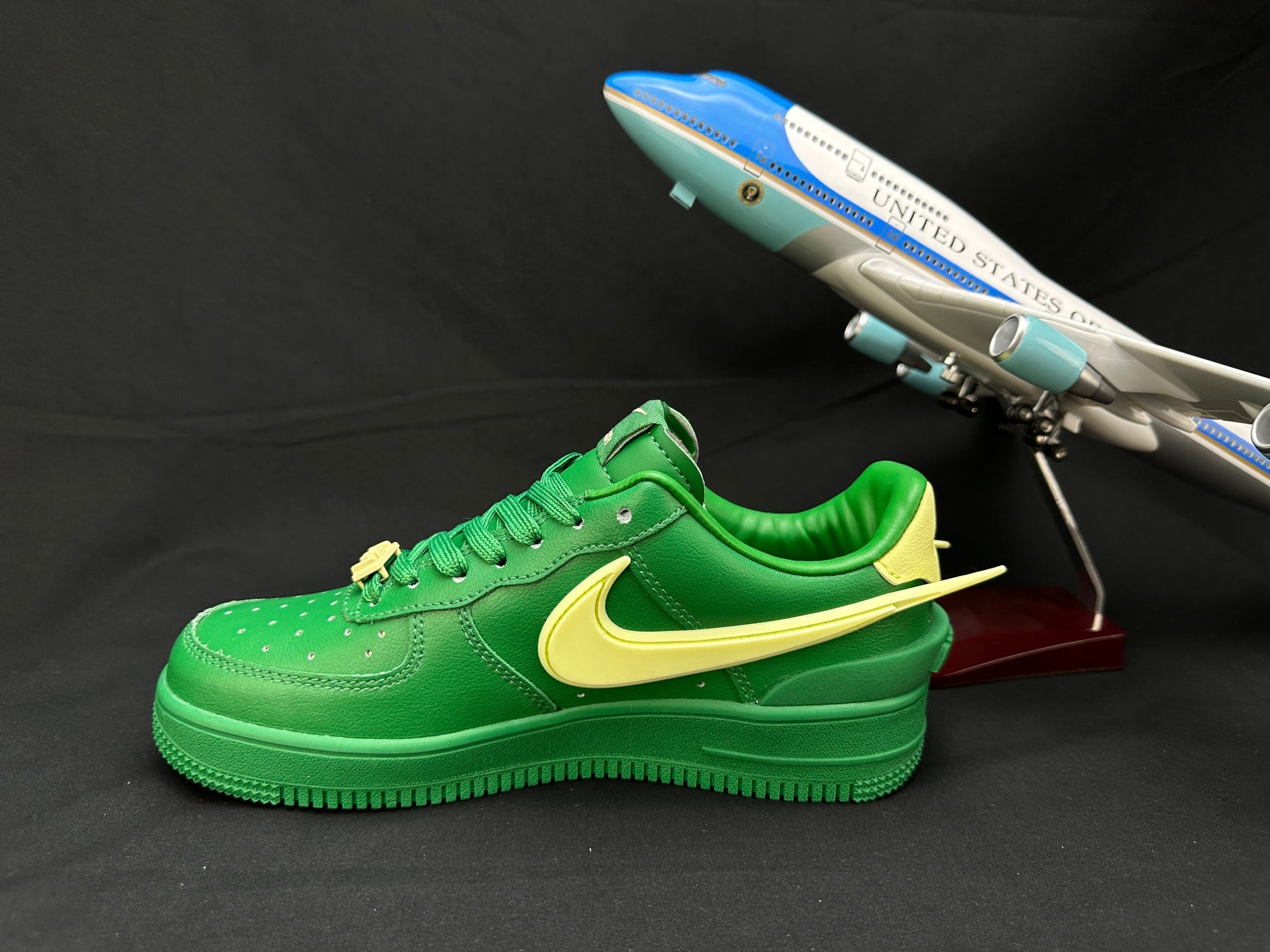 NIKE AIR FORCE 1 "Big Swoosh Green" - Phantom Kicks