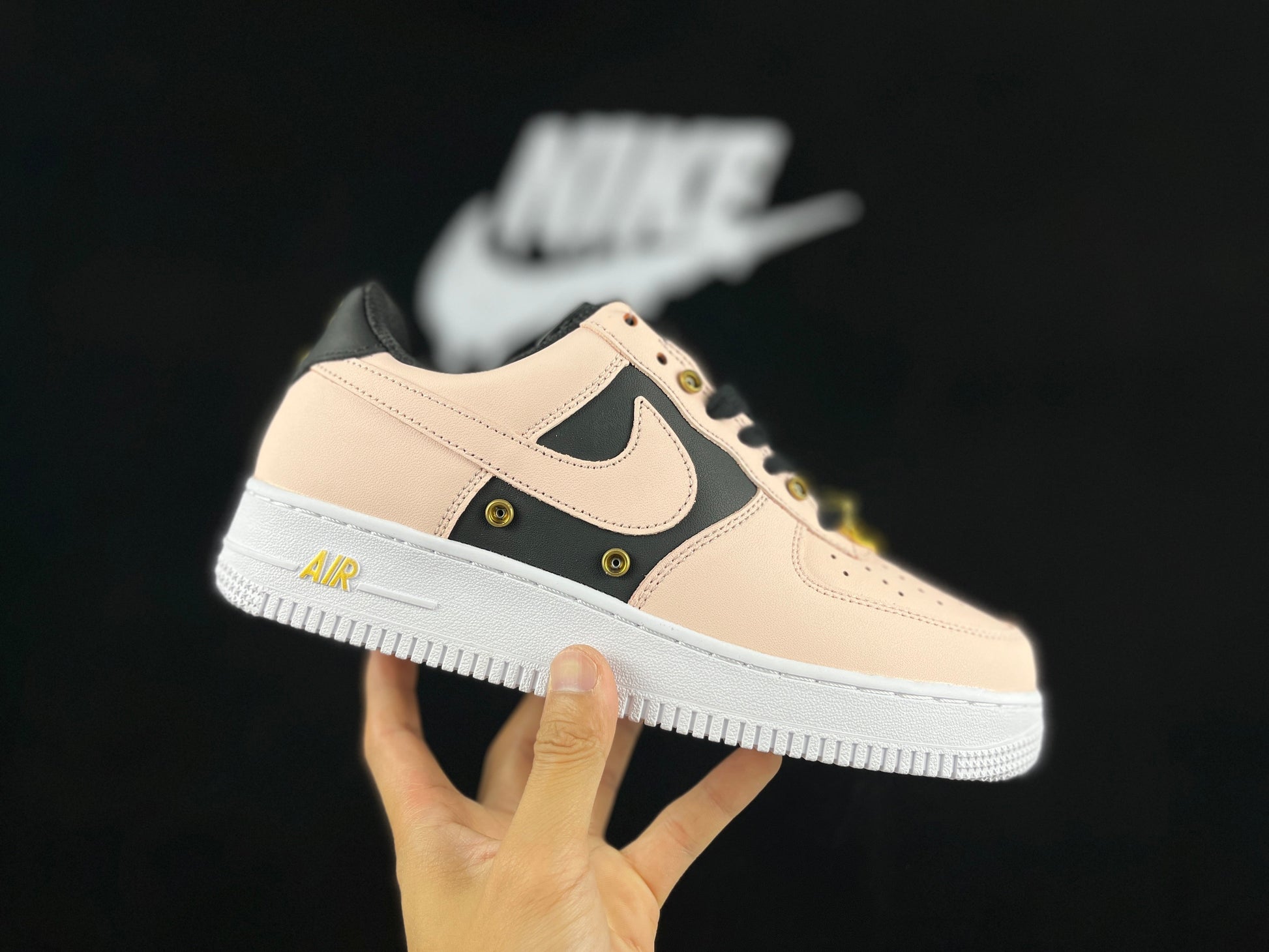 NIKE AIR FORCE 1 "Pink Buckle" - Phantom Kicks