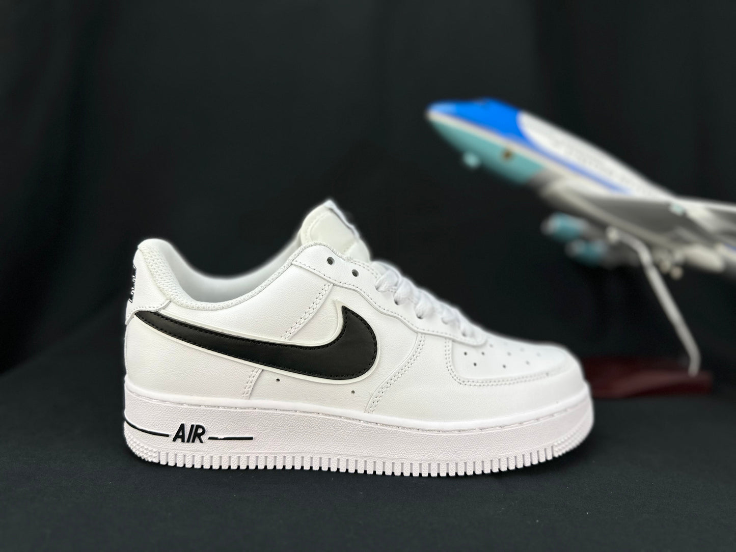 NIKE AIR FORCE 1 "Double Swoosh White/Black" - Phantom Kicks
