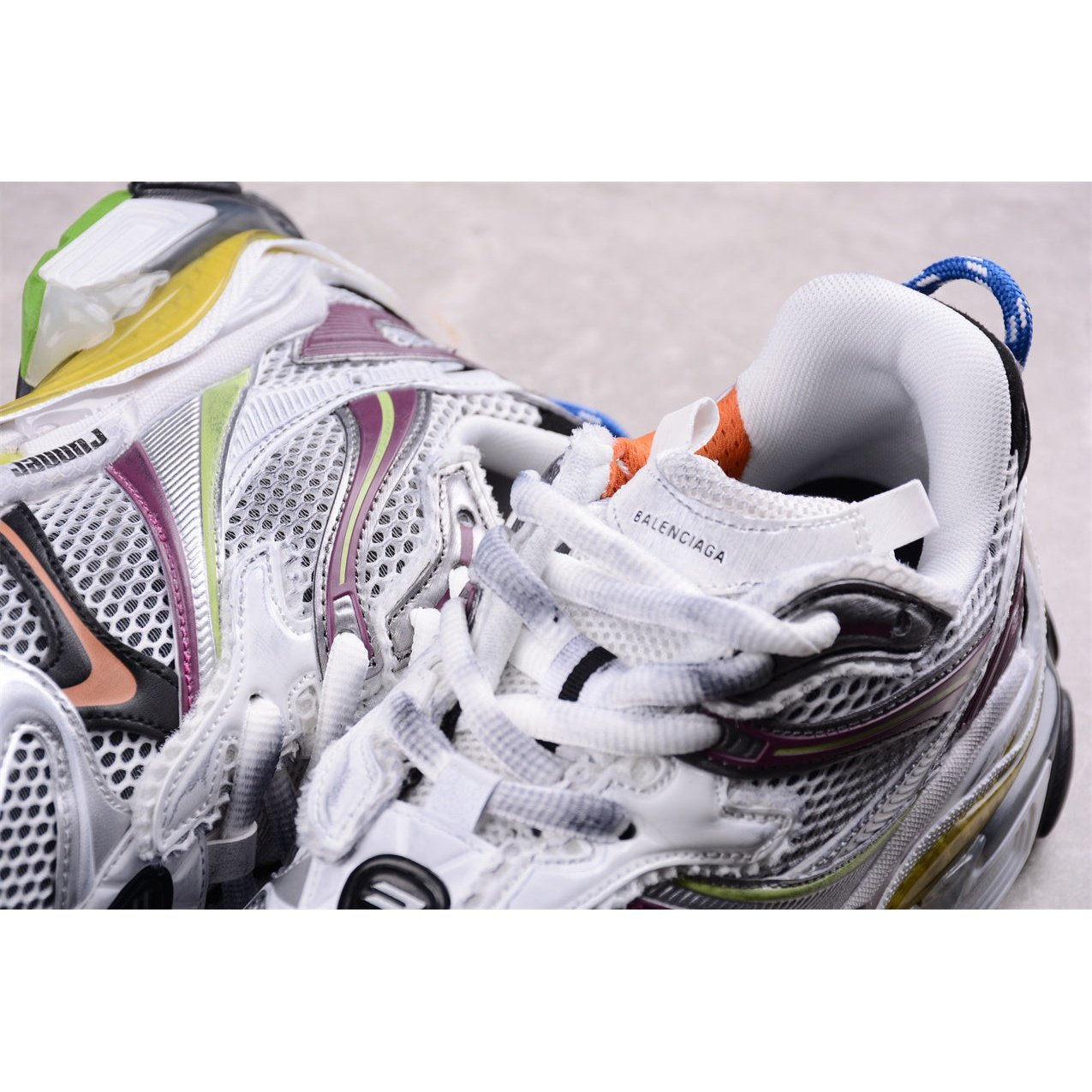 BALENCIAGA RUNNER x MULTICOLORED - Phantom Kicks