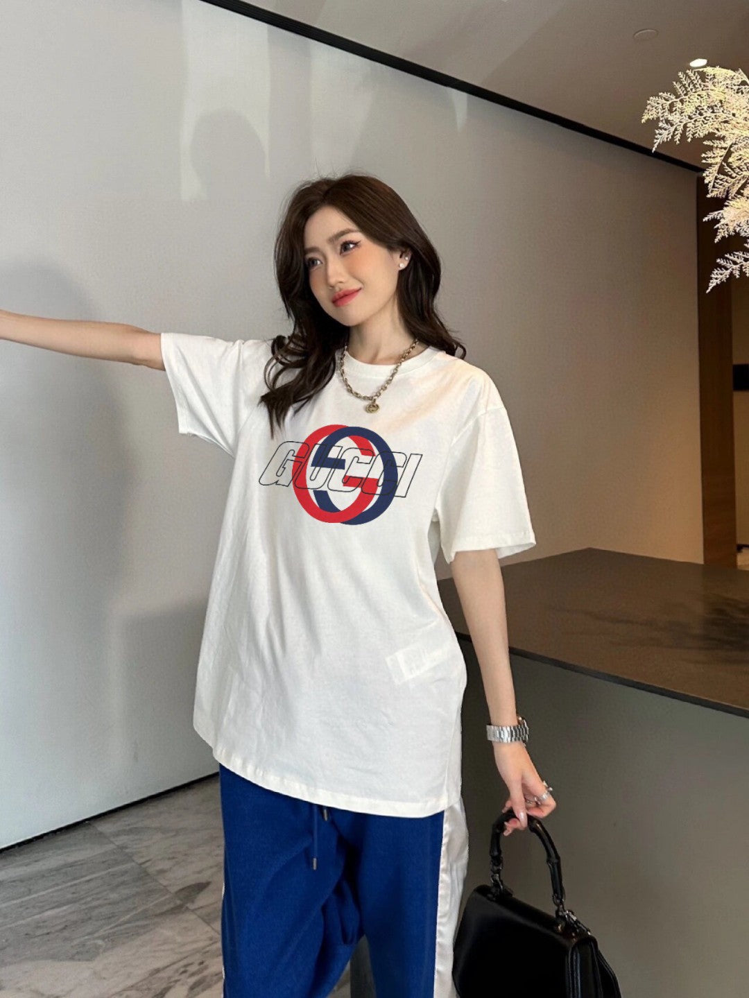 Gucci White T-Shirt with Overlapping Logo - Phantom Kicks