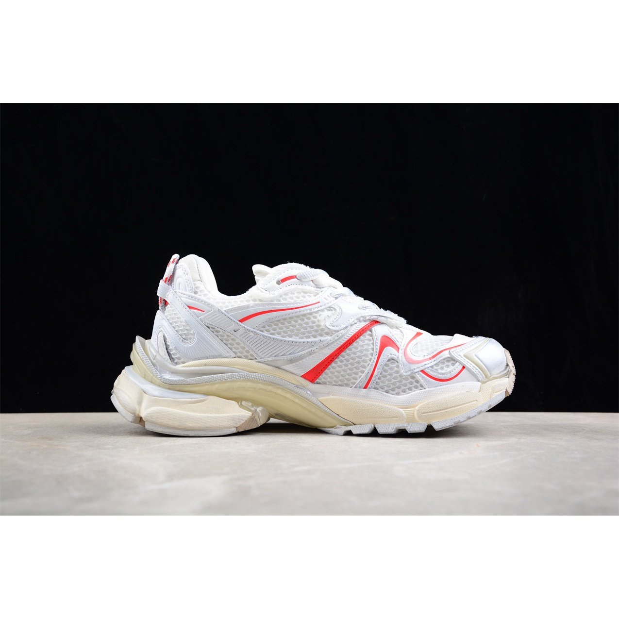 BALENCIAGA RUNNER x WHITE BEIGE RED - Phantom Kicks