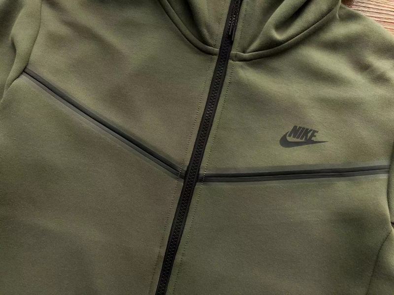 NIKE TECH FLEECE HOODIE x ARMY GREEN - Phantom Kicks