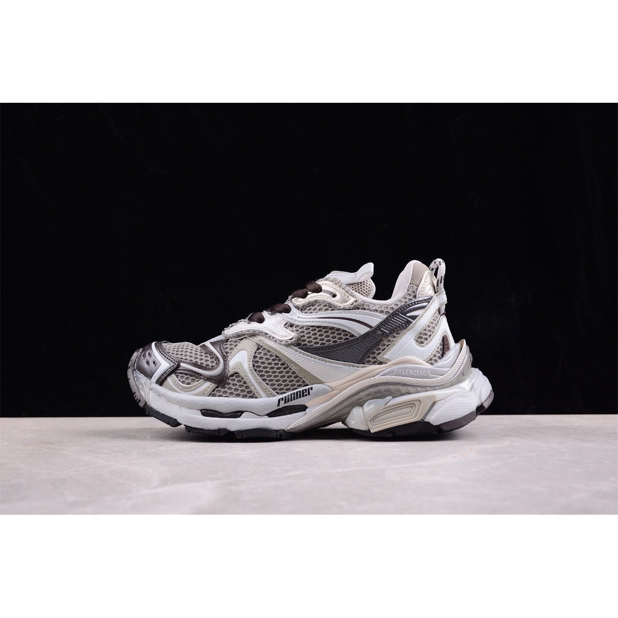 BALENCIAGA RUNNER x TAUPE MIX - Phantom Kicks