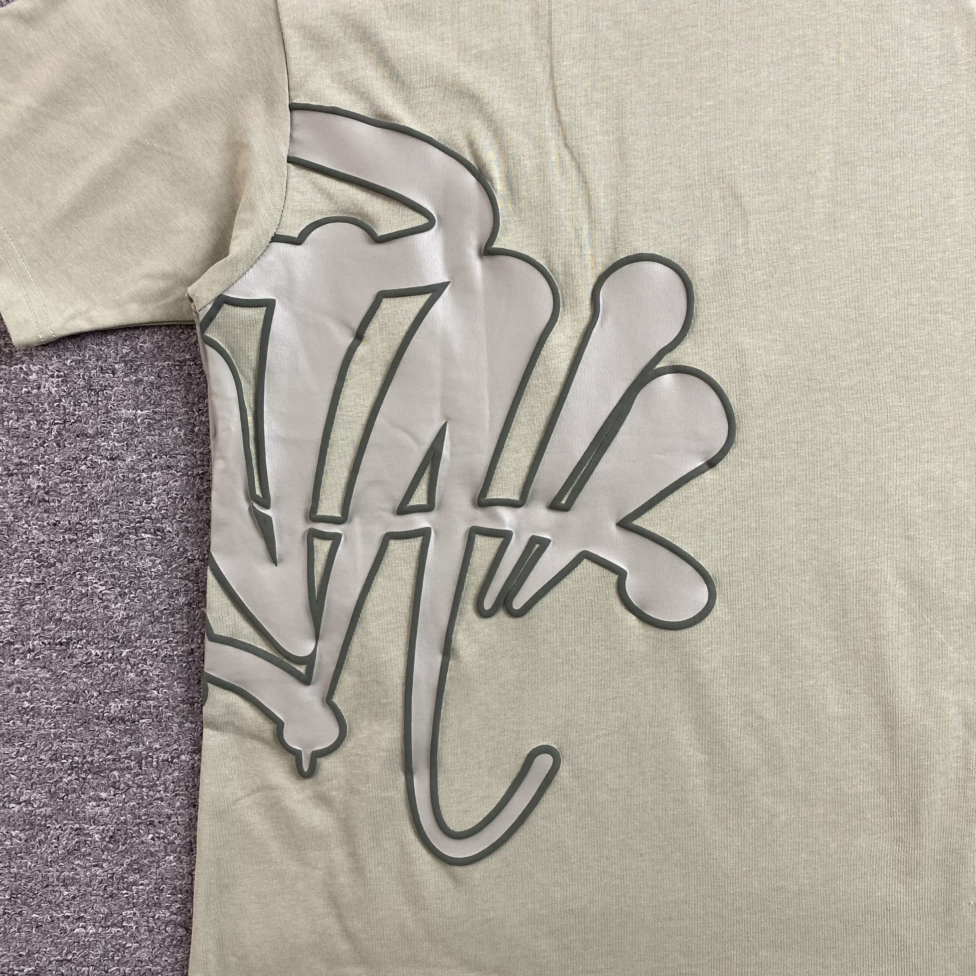 SYNA WORLD T-SHIRT SAGE - Phantom Kicks
