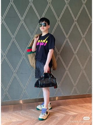 Gucci T-shirt with Retro Logo (Black) - Phantom Kicks