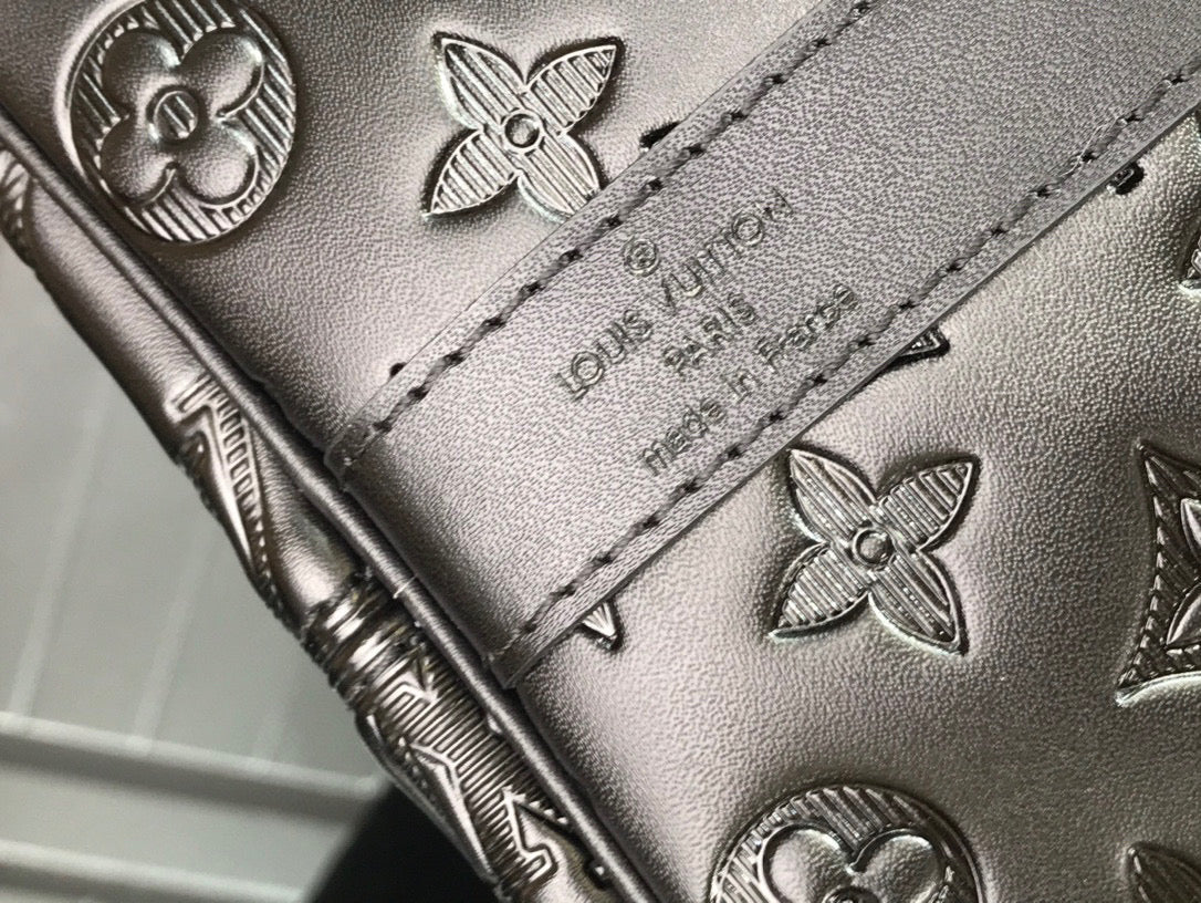 LOUIS VUITTON KEEPBALL 50 BLACK LEATHER TRAVEL BAG - Phantom Kicks