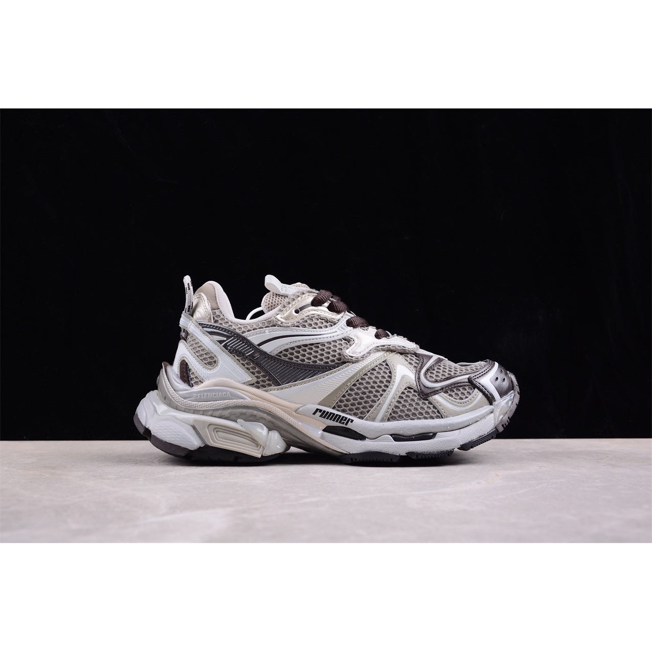 BALENCIAGA RUNNER x TAUPE MIX - Phantom Kicks