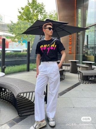 Gucci T-shirt with Retro Logo (Black) - Phantom Kicks