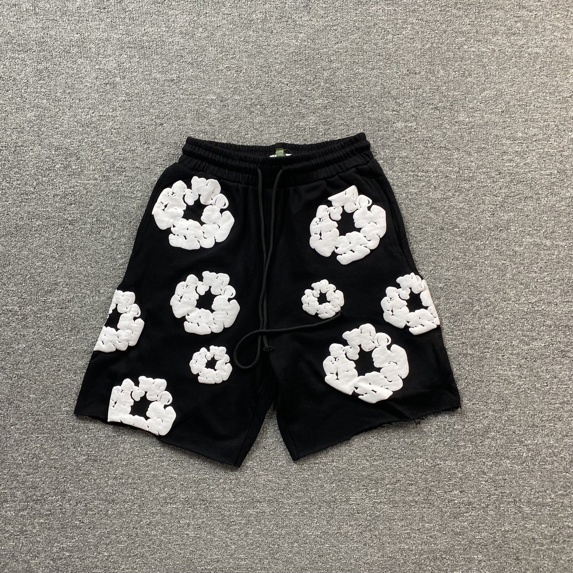 DENIM TEARS COTTON WREATH SHORTS BLACK - Phantom Kicks