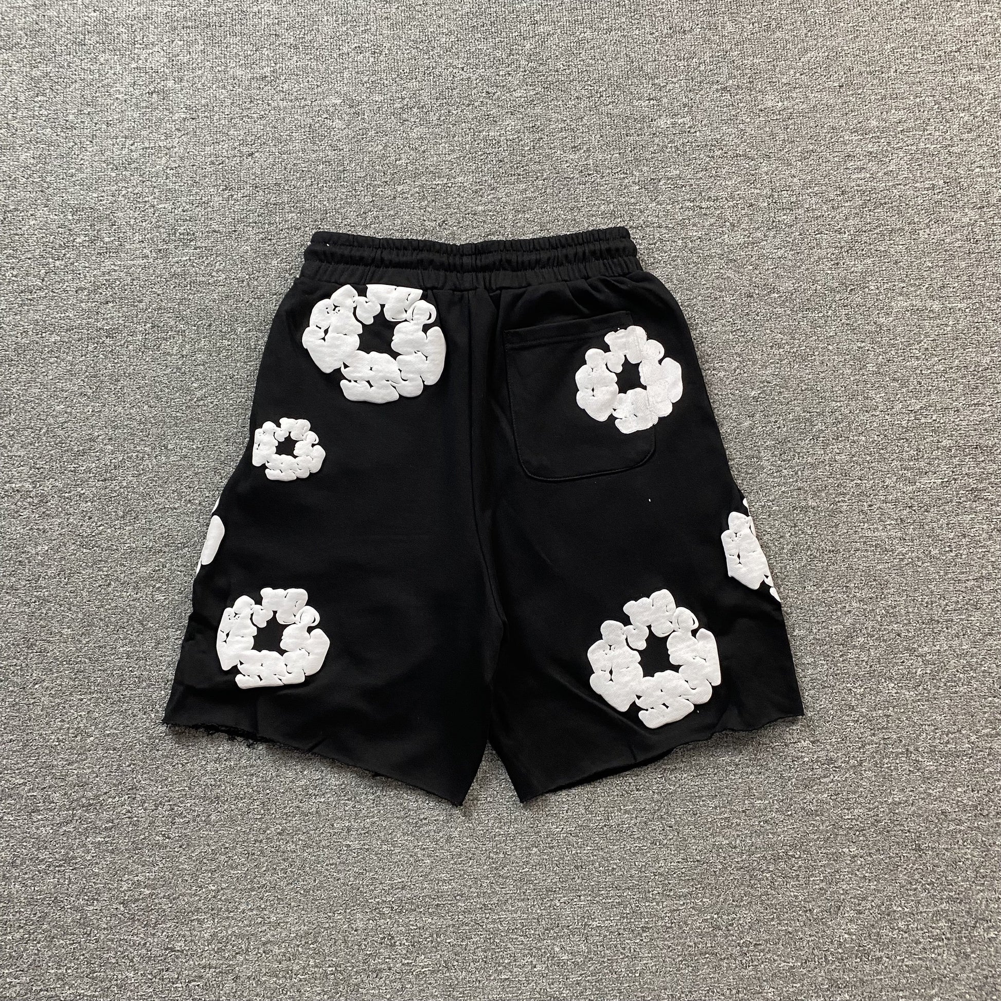 DENIM TEARS COTTON WREATH SHORTS BLACK - Phantom Kicks