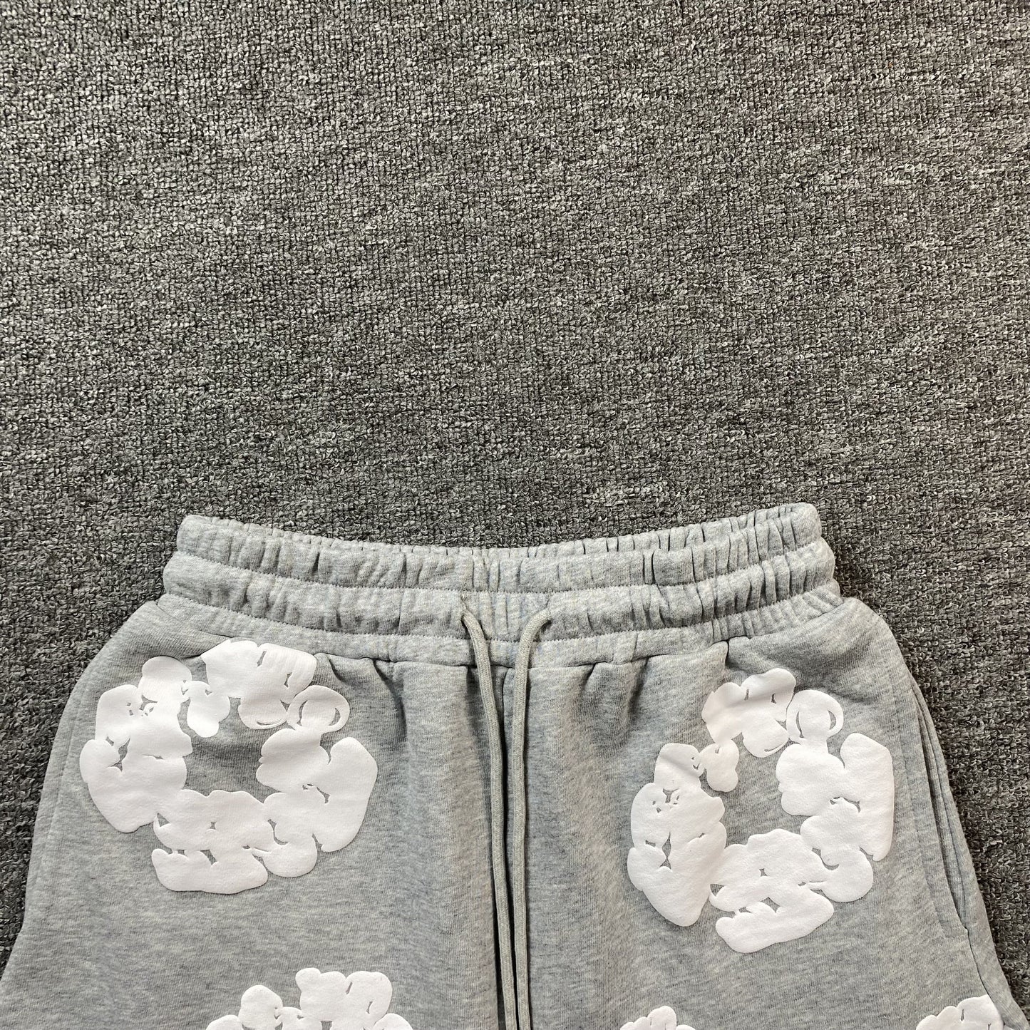 DENIM TEARS COTTON WREATH SHORTS GREY - Phantom Kicks