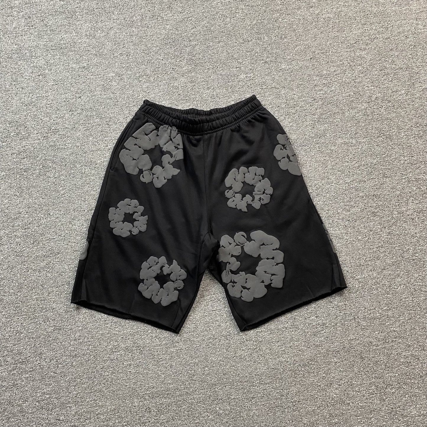 DENIM TEARS COTTON WREATH SHORTS MONOCHROME BLACK - Phantom Kicks