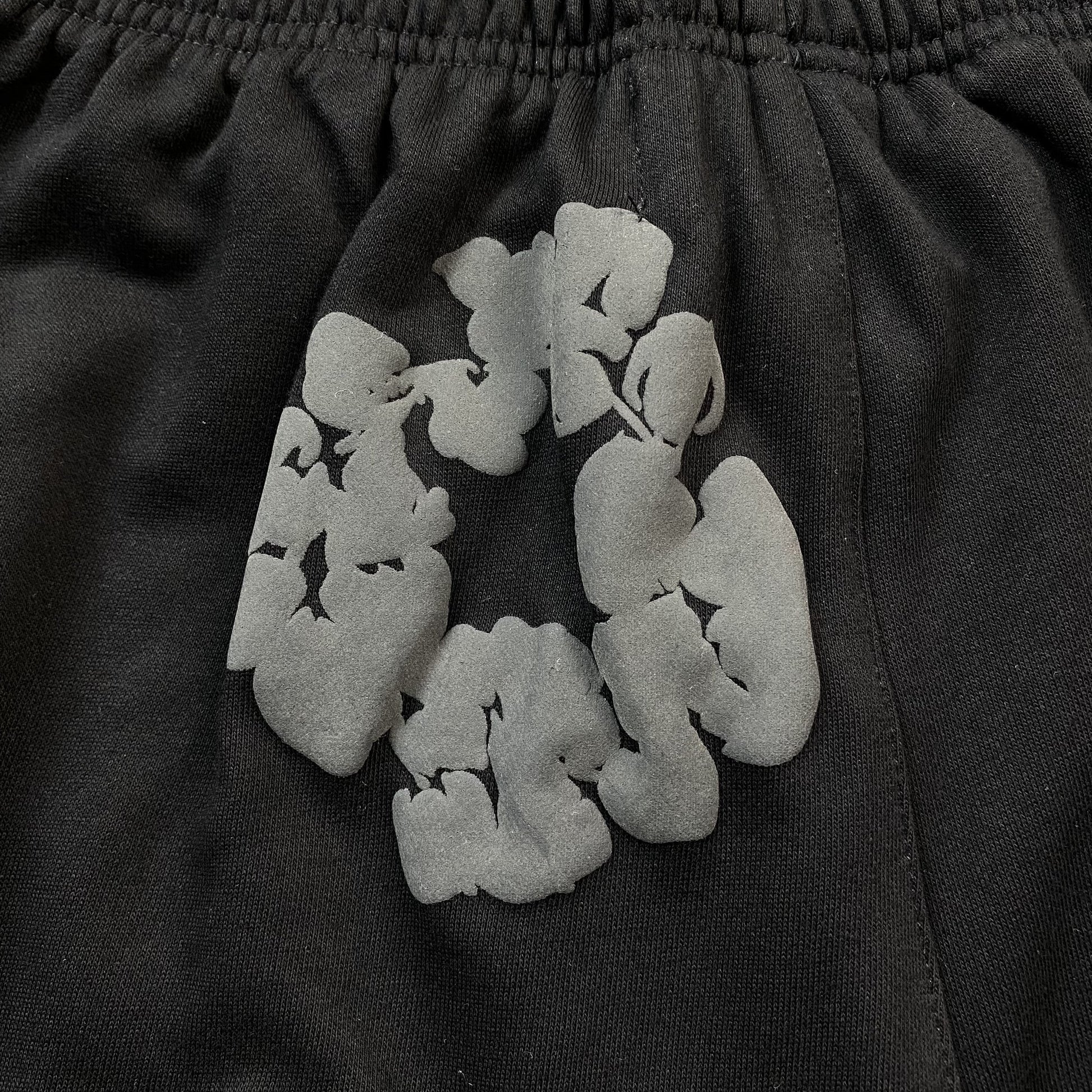DENIM TEARS COTTON WREATH SHORTS MONOCHROME BLACK - Phantom Kicks