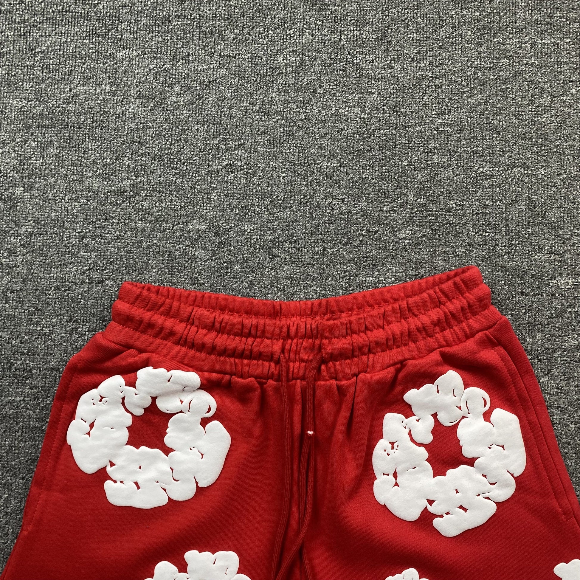 DENIM TEARS COTTON WREATH SHORTS RED - Phantom Kicks