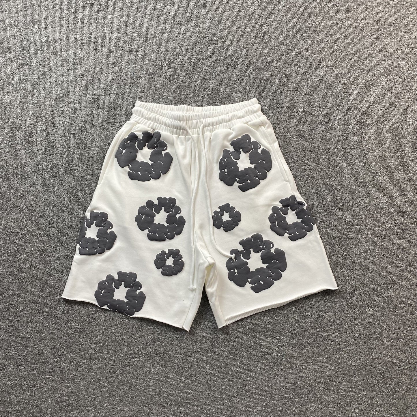 DENIM TEARS COTTON WREATH SHORTS WHITE - Phantom Kicks